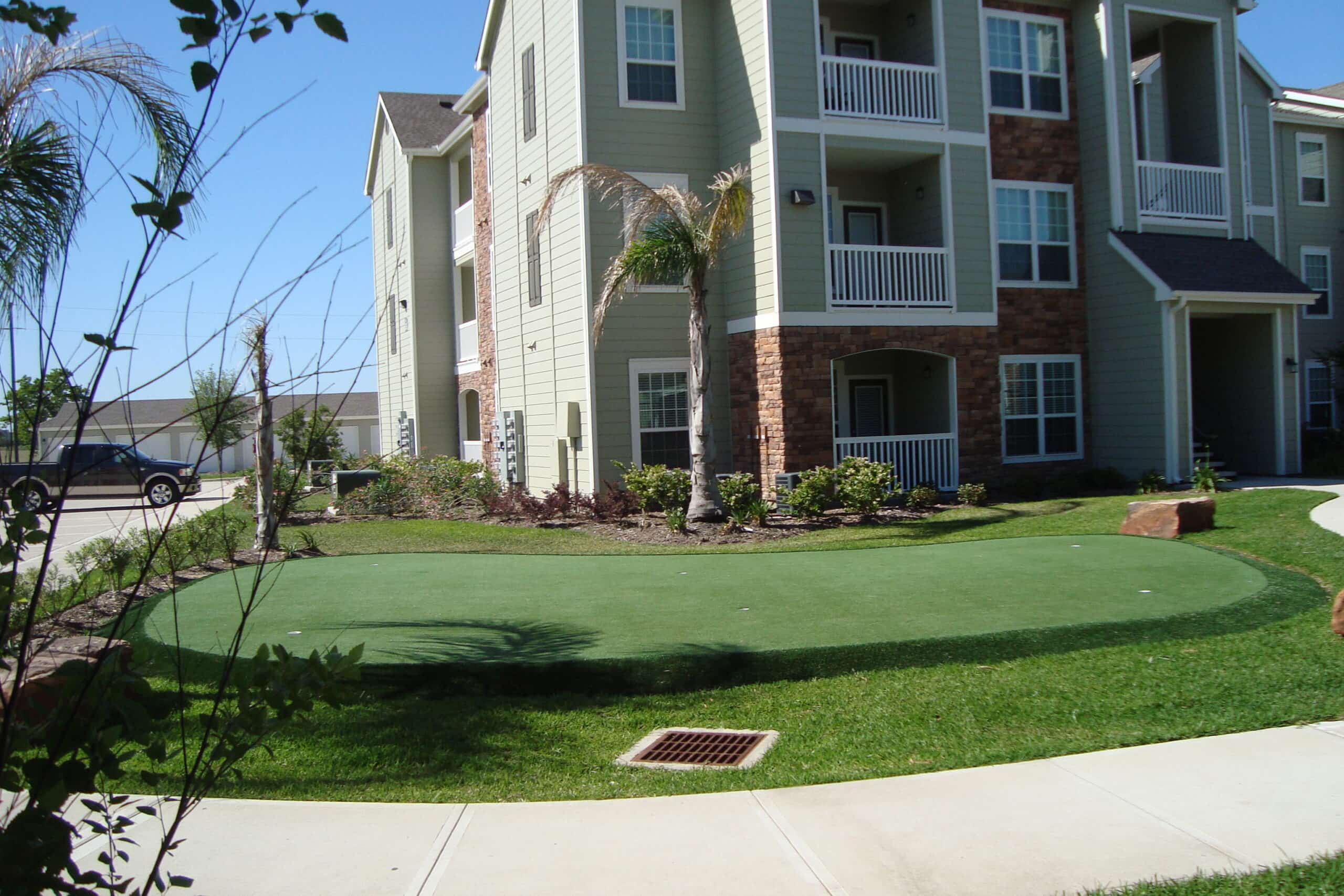 15-750-sq.-ft.-tour-quality-chipping-putting-green-with-chipping-areas.-Stone-Creek-Apts.-Port-Arthur-scaled.jpg